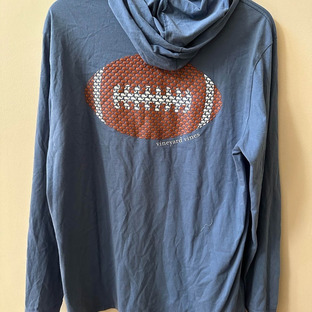 NWT Vineyard Vines Men’s Long Sleeve Graphic Football Hoodie Tee - Picture 3 of 3